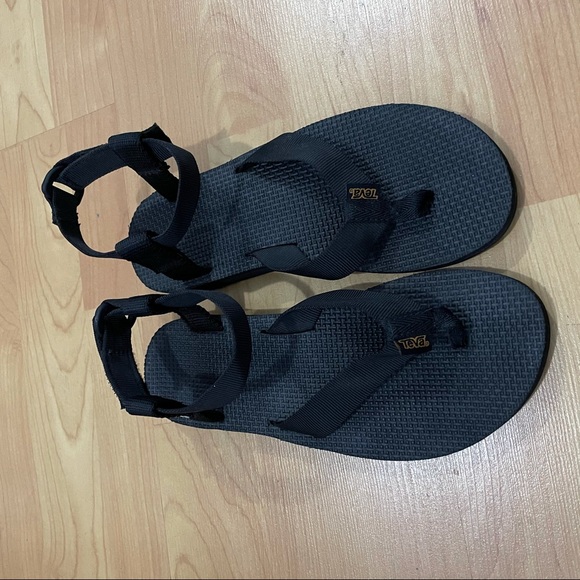TEVAS SANDAL BLACK (HARDLY WORN) - Picture 2 of 3
